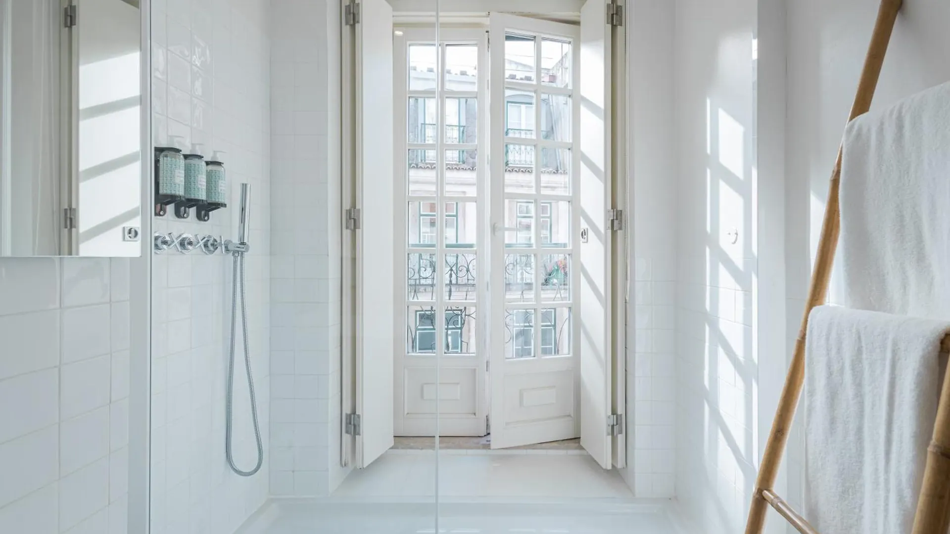 Almaria - Officina Real Apartments | Chiado Lisbon